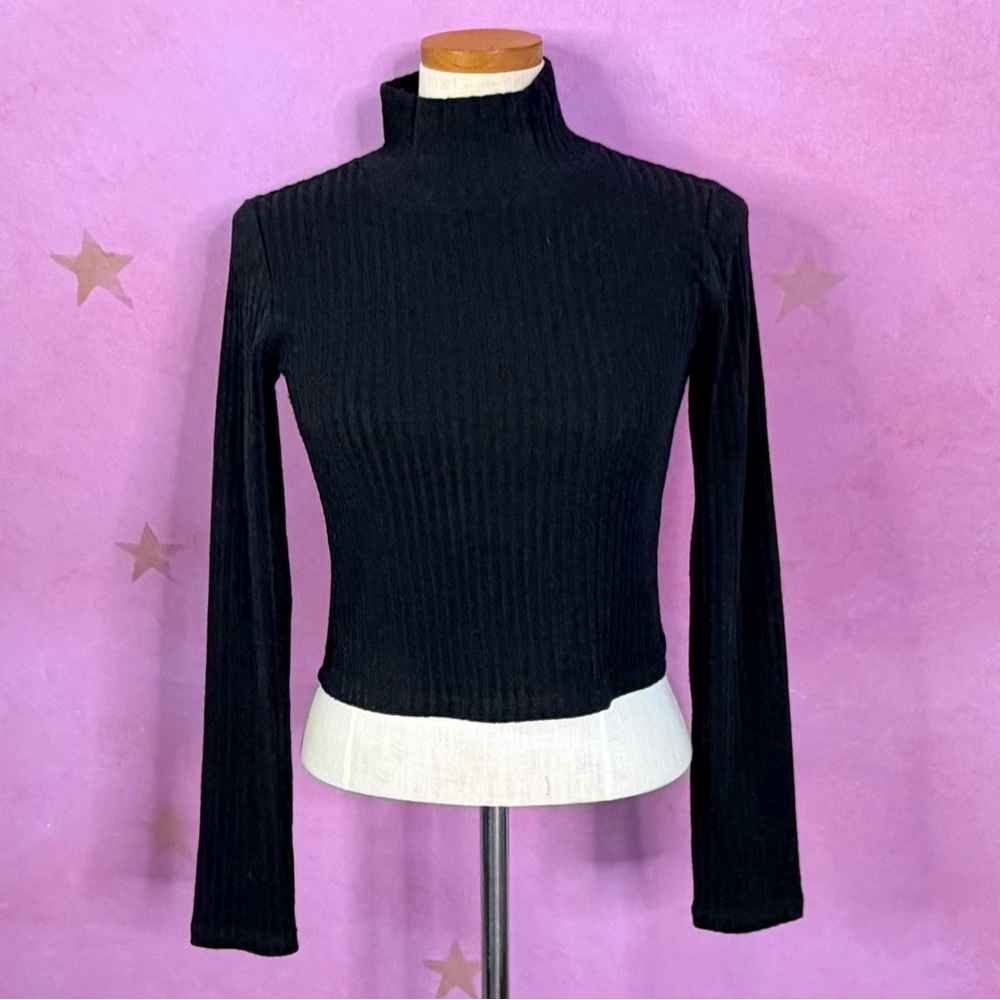 Aritzia Wilfred Free Women’s Medium Black Cropped Black Long Sleeve Turtleneck